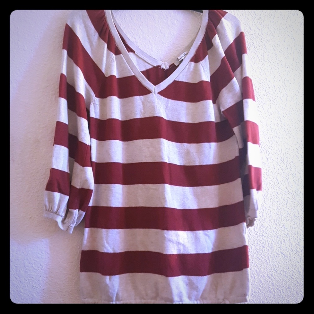 🌺Burgandy and cream blouse